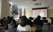 同上一堂“青春为祖国,挺膺共担当”主题思政大课