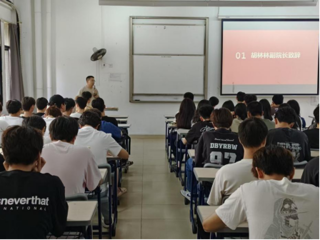 岭南学院携手广东路路通举办宣讲会 校企联动共绘人才培养新图景