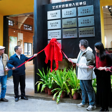  “党媒+高校“协同赋能，青春共振-广东岭南职业技术学院与清远日报社签署校企合作协议