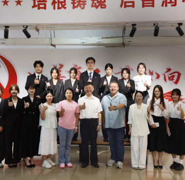光影铸魂话初心，书记谈心嘱平安