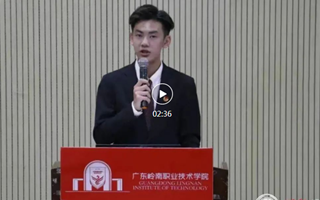 他反复打磨PPT的样子，真帅！－－专访砺能匠人奖获得者肖凱剛