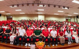 榜样力量 | “智汇红芯”——校友成长报告会启智赋能，逐光前行