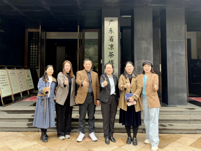 深化产教融合 共探发展新篇——我校翟树芹副校长带队前往香雪制药集团洽谈校企合作