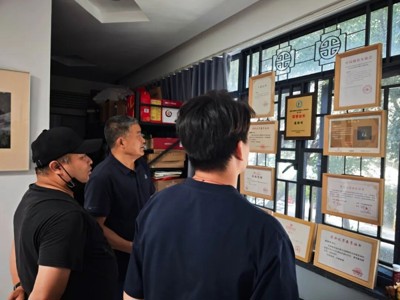 走访交流拓视野，光影赋能育新人——我院黄嘉健师生团队赴清远市摄影家协会交流学习