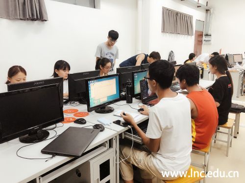 图1：大学生数学建模竞赛现场