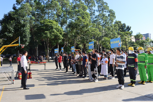 图02 演练前列队