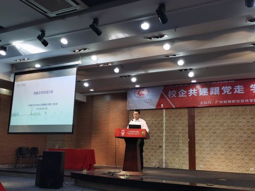 图5：企业第一党支部书记做工作汇报