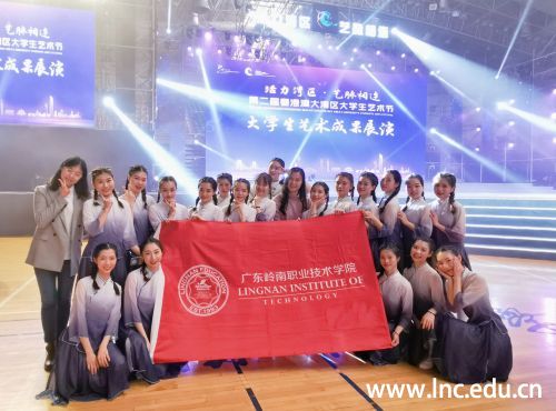 图1：大学生艺术成果展演现场