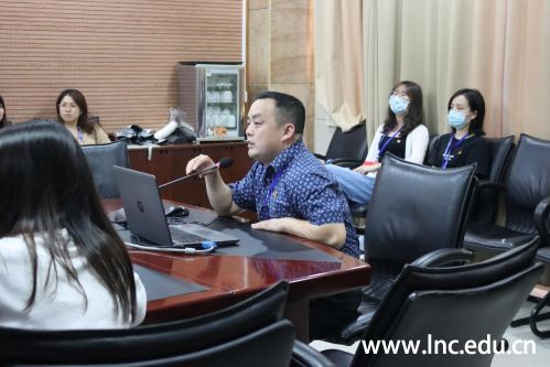 图2 古永平院长汇报书院情况