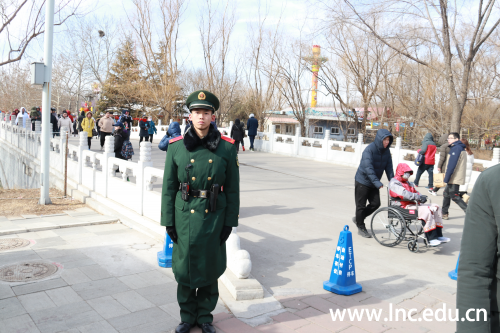 ★2019年新年朝阳公园国际风情节,黄伟斌正在执勤