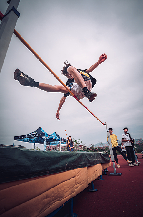 图3：摄影（甲）一等奖作品《怀着必胜的信念》 作者黄浩轩