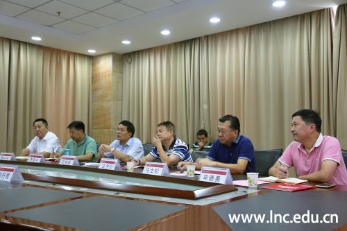 任克勤校长一行人探讨会现场
