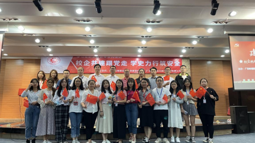 图16：企业支部与知行书院党总支教师党员合影