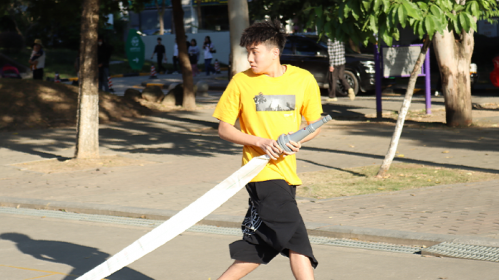 图21 学生练习使用消防水枪