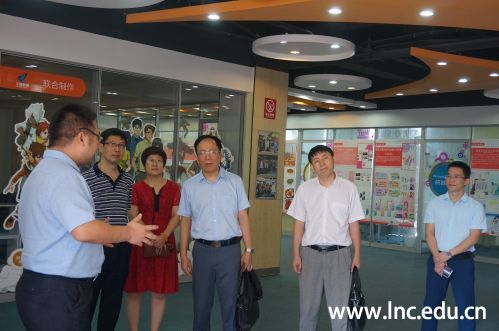 参观动漫游戏专业实训基地