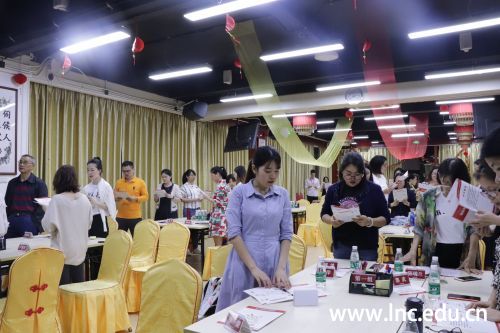 图3：学员共同朗读学习宣言