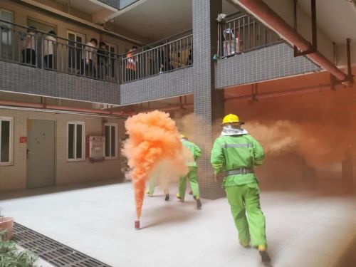 图07 灭火作战组前往火情现场