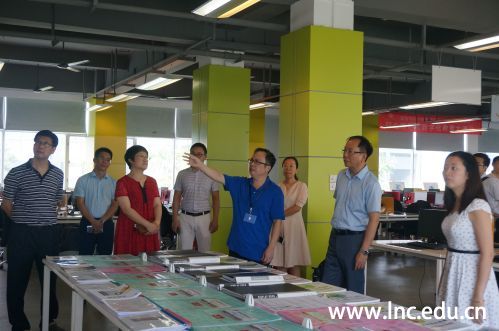 参观创新创业教育场所