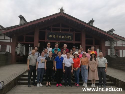 3.考察团一行参观四渡赤水纪念馆合影