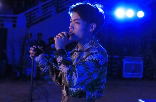 图3： 小组唱独唱《狂浪生》