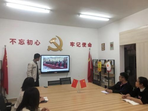 ▲崇礼书院党总支召开线下学习会