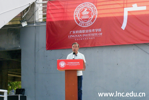 教师代表欧智龙老师发言