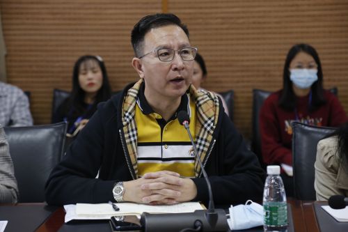 李峻副校长主持会议