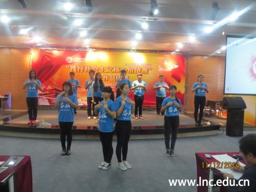 思政协会的“爱因为在心中”手语舞为活动划上圆满句号 摄影通讯员 周嘉鸿