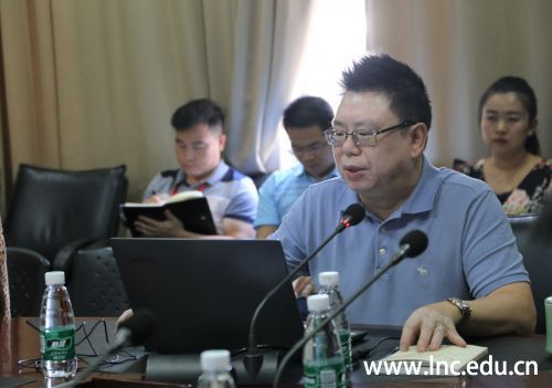 校长劳汉生作主题分享