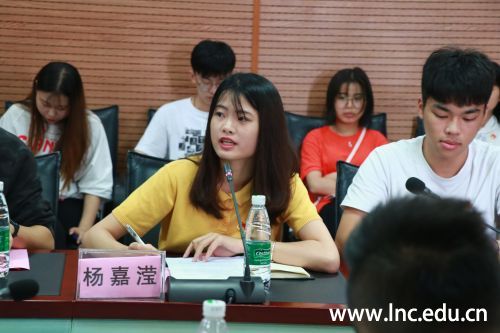 医药健康学院学生代表 杨嘉滢(校团委书记助理)