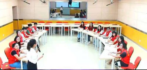 课程中与学生积极互动