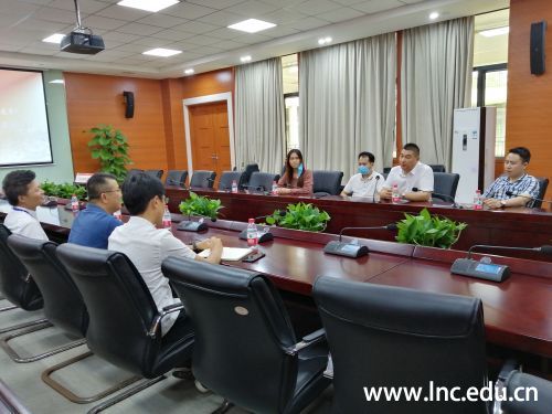 （图2：座谈会上校企双方深入交流）