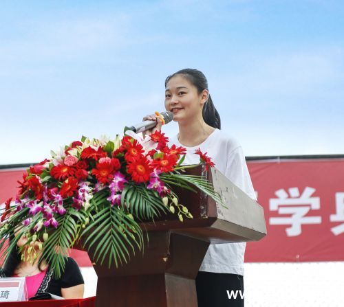 2019级新生代表钟嘉玲发言