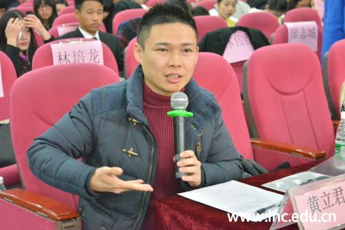 导师黄立君现场点评选手表现