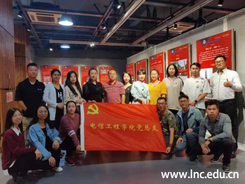 图2学习“长征路上话初心”主题教育实践活动合影