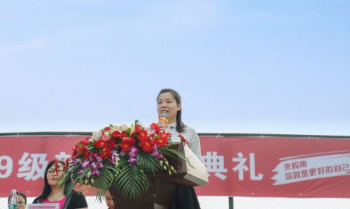 教师代表杨云老师发言