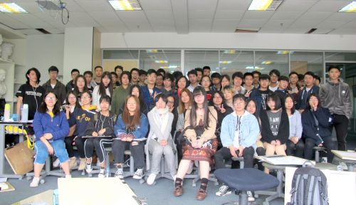 5与学生的合照-钟晓韵