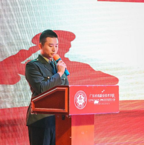 3.笃学尖刀队队长黄森发言