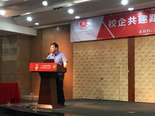 图10：保卫处龙旭处长做国家安全主题讲座