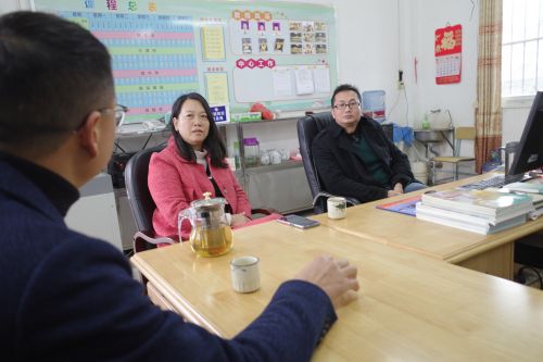 5周云副书记也向在场村委干部成员介绍了广东岭南职业技术学院的情况 (2)