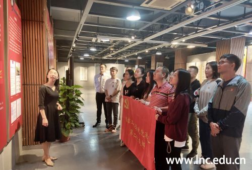 图10第二党支部侯翠玲书记讲党课 