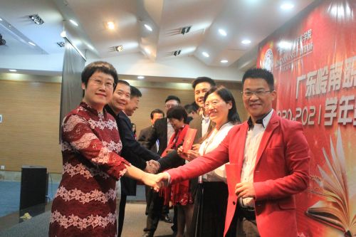 派发开工红包现场2