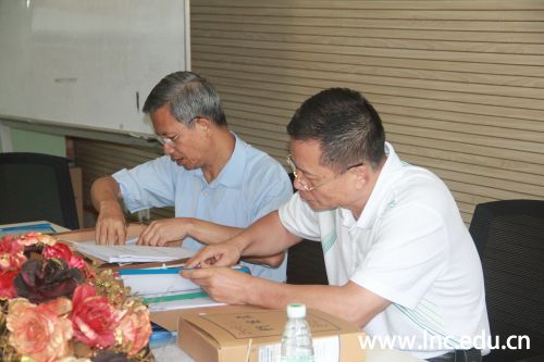 专家组正在进行现场评估。摄影 通讯员 吕俊杰