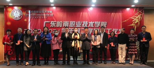 派发开工红包现场4