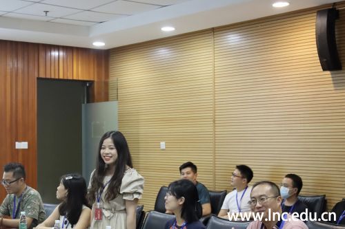 图3-1柴书记与辅导员简单交流