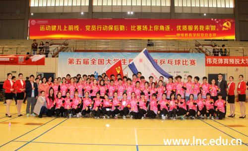 参加本届比赛的继续教育学院党总支志愿者 摄影通讯员 何艺萍