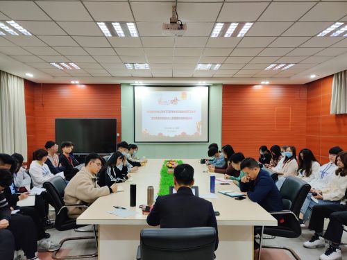 （座谈会现场）