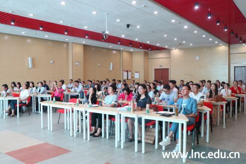 中层干部培训会现场