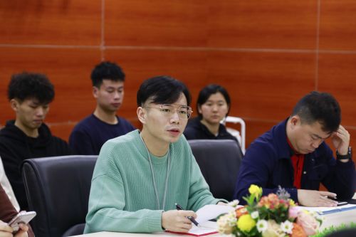 （座谈会由团委王淦副书记主持）