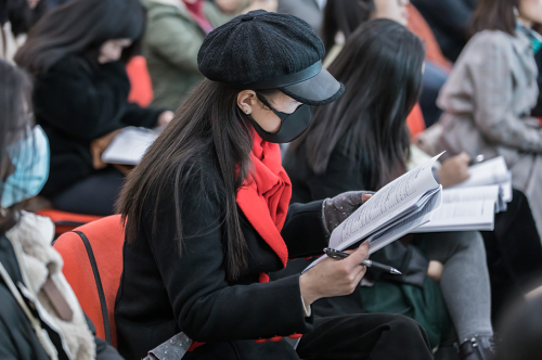 培训现场教师们认真聆听